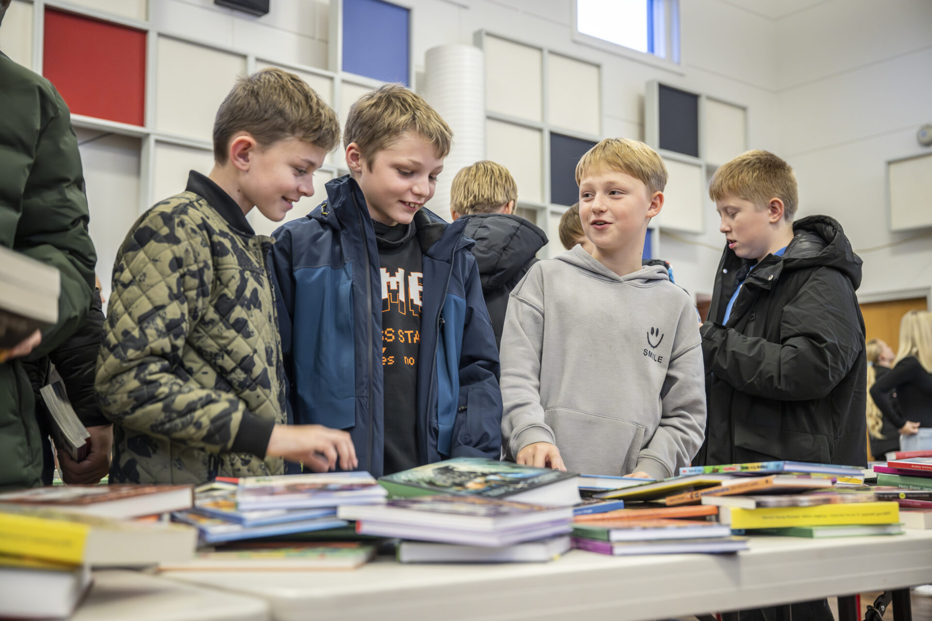 Bogfernisering på Vitaskolen. Foto: Esbjerg Kommune.