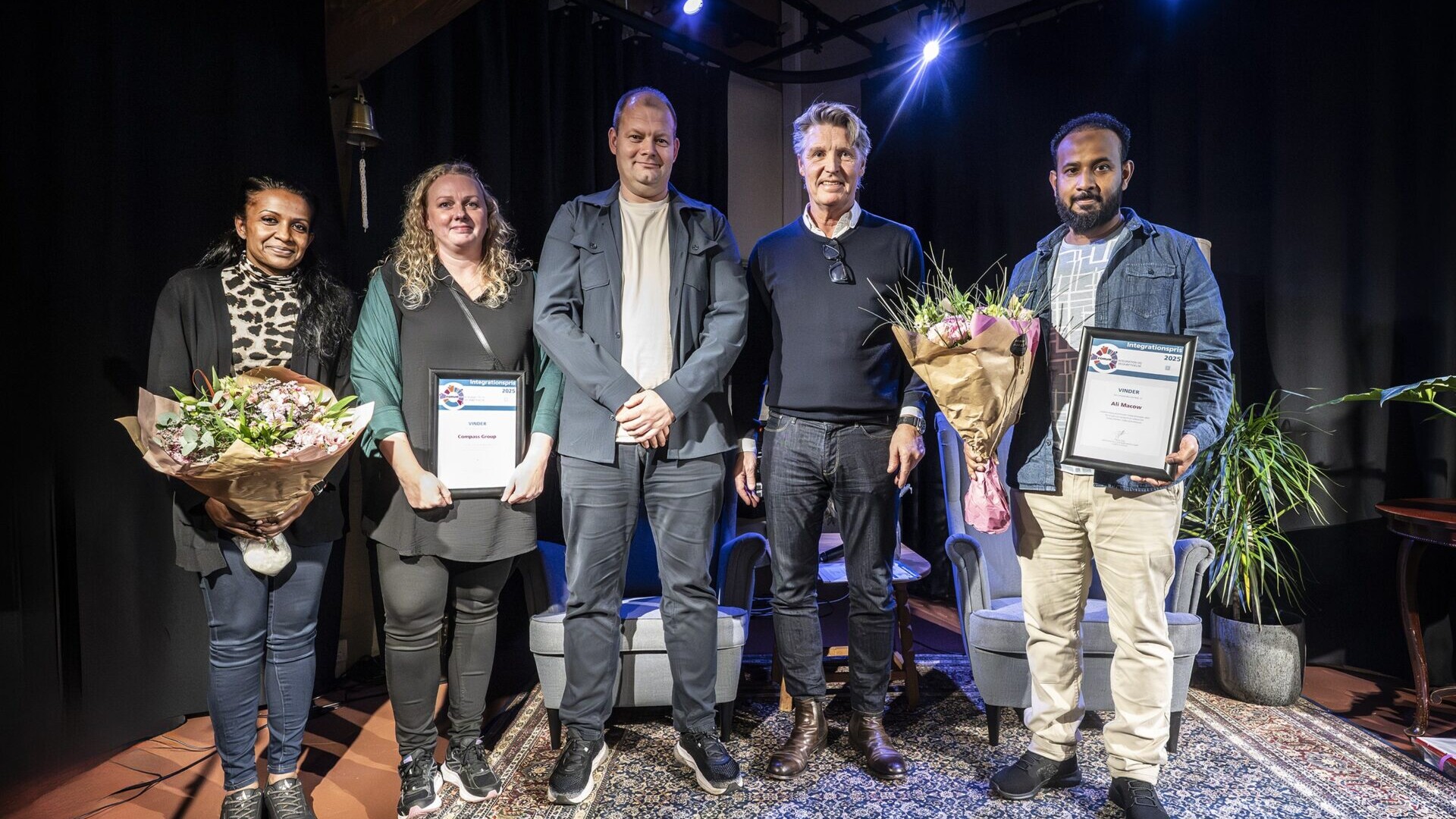 Compass Group og Ali Macow, som i 2025 deles om Esbjerg Kommunes Integrationspris. Foto: Esbjerg Kommune.