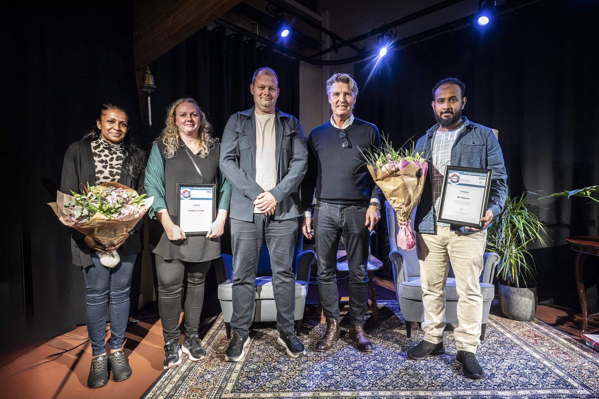 Compass Group og Ali Macow, som i 2025 deles om Esbjerg Kommunes Integrationspris. Foto: Esbjerg Kommune.