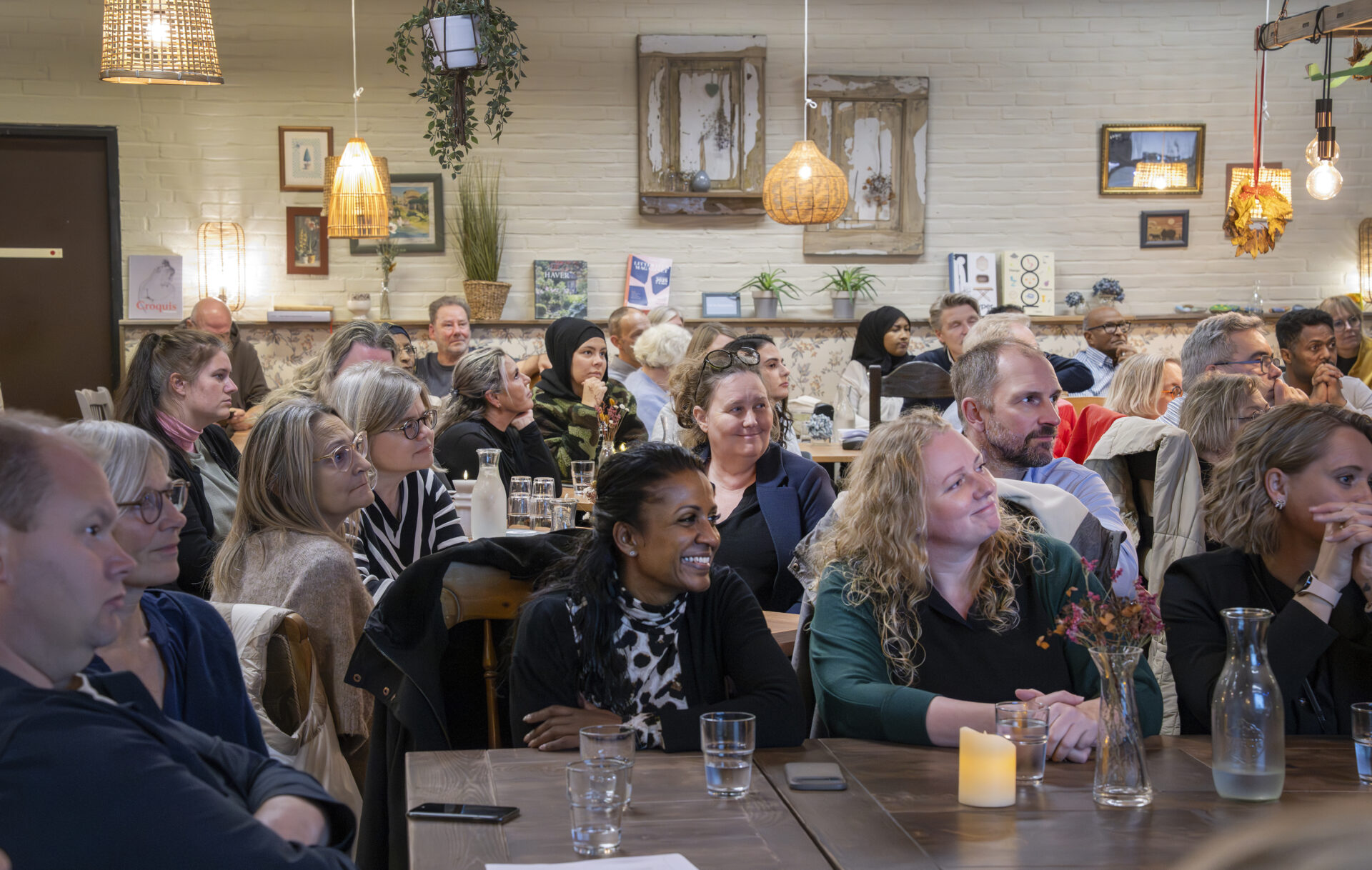Prisoverrækkelsen fandt sted i Folkehuset i Kvaglund. Foto: Esbjerg Kommune.