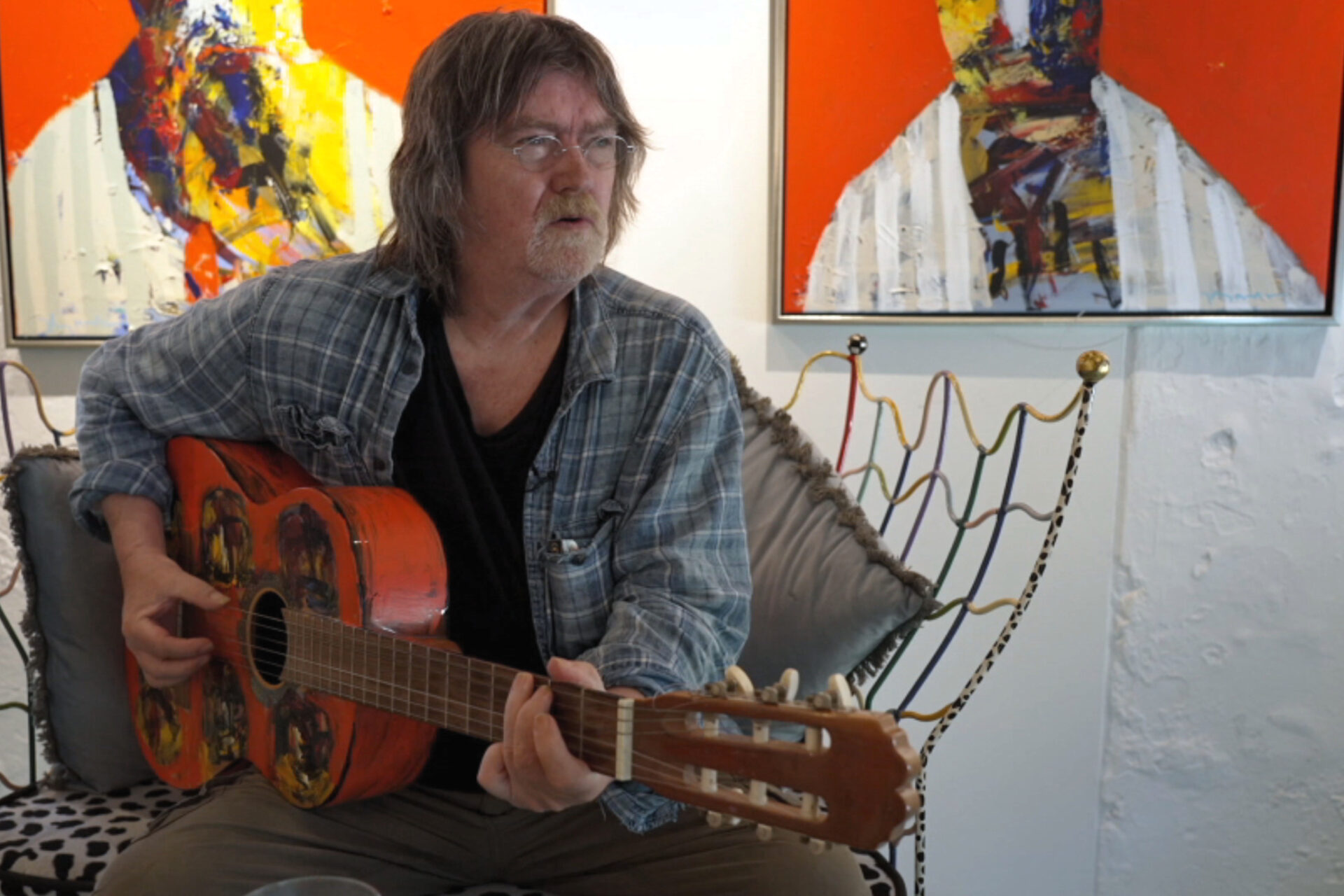 Johnny Madsen mente ikke selv, at det kun var hans navn, der gjorde kunsten interessant. Foto: TV 2.