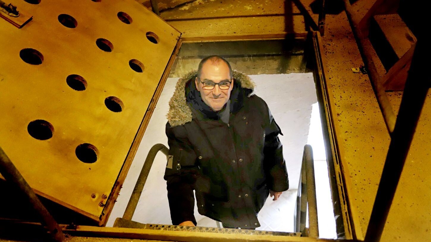 Torben havde advaret om, at det var en snæver opgang til klokkerne. Foto: Johnny Tauman.