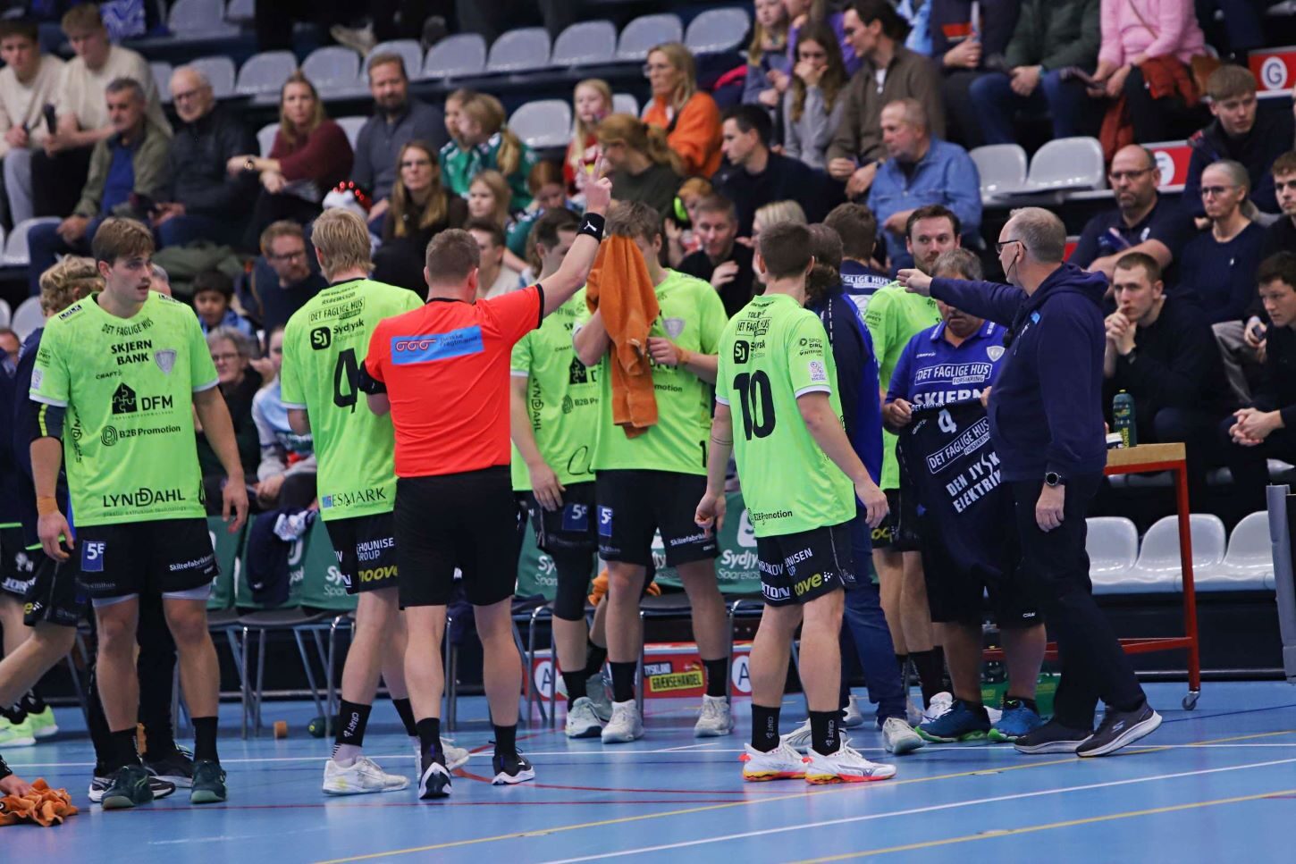 Observatøren markerer en udvisning til Lauritz Leger