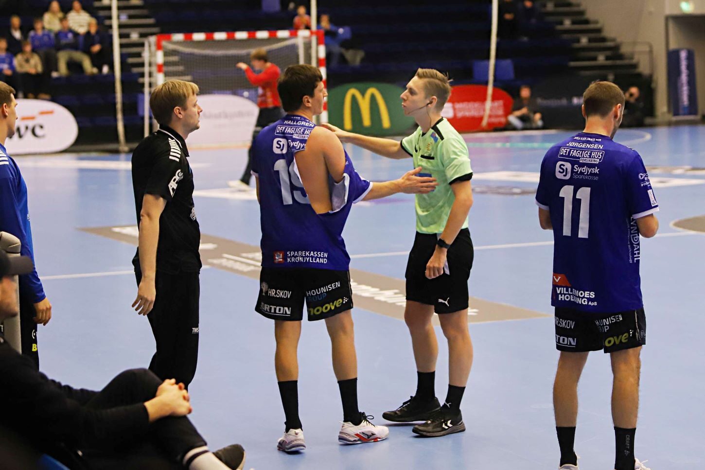 Benjamins trøje kunne ikke holde til rivet. Foto: Johnny Tauman.