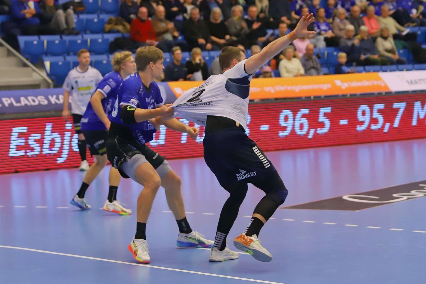 Masser af trøjeriv. Ribe-Esbjerg