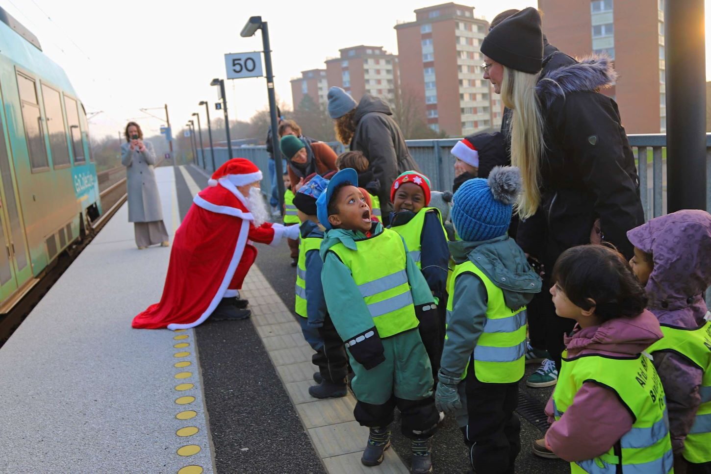 - Kommer han mon også hen til mig ...? Foto: Johnny Tauman.