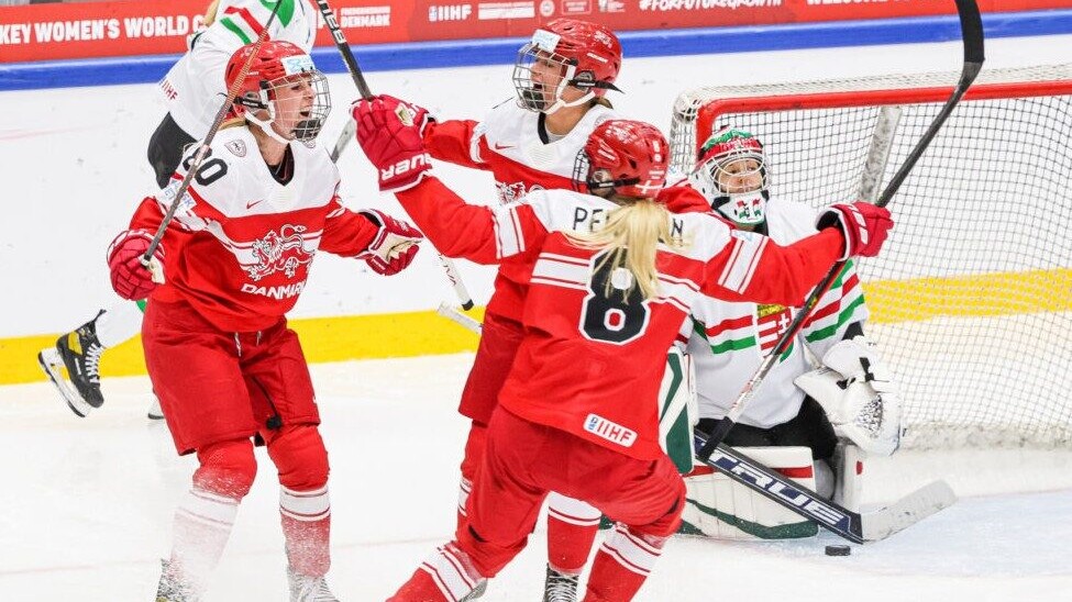De danske kvinder i en kamp mod Ungarn i 2022. Arkivfoto: Danmarks Ishockey Union.