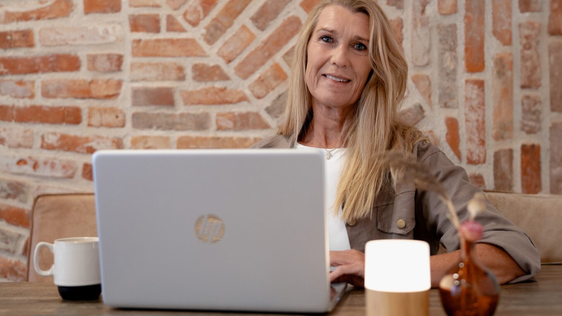 Mentaltræner Helene Hansen arbejder med mindset og mentale værktøjer, der hjælper mennesker til mere ro, balance og overskud i hverdagen.