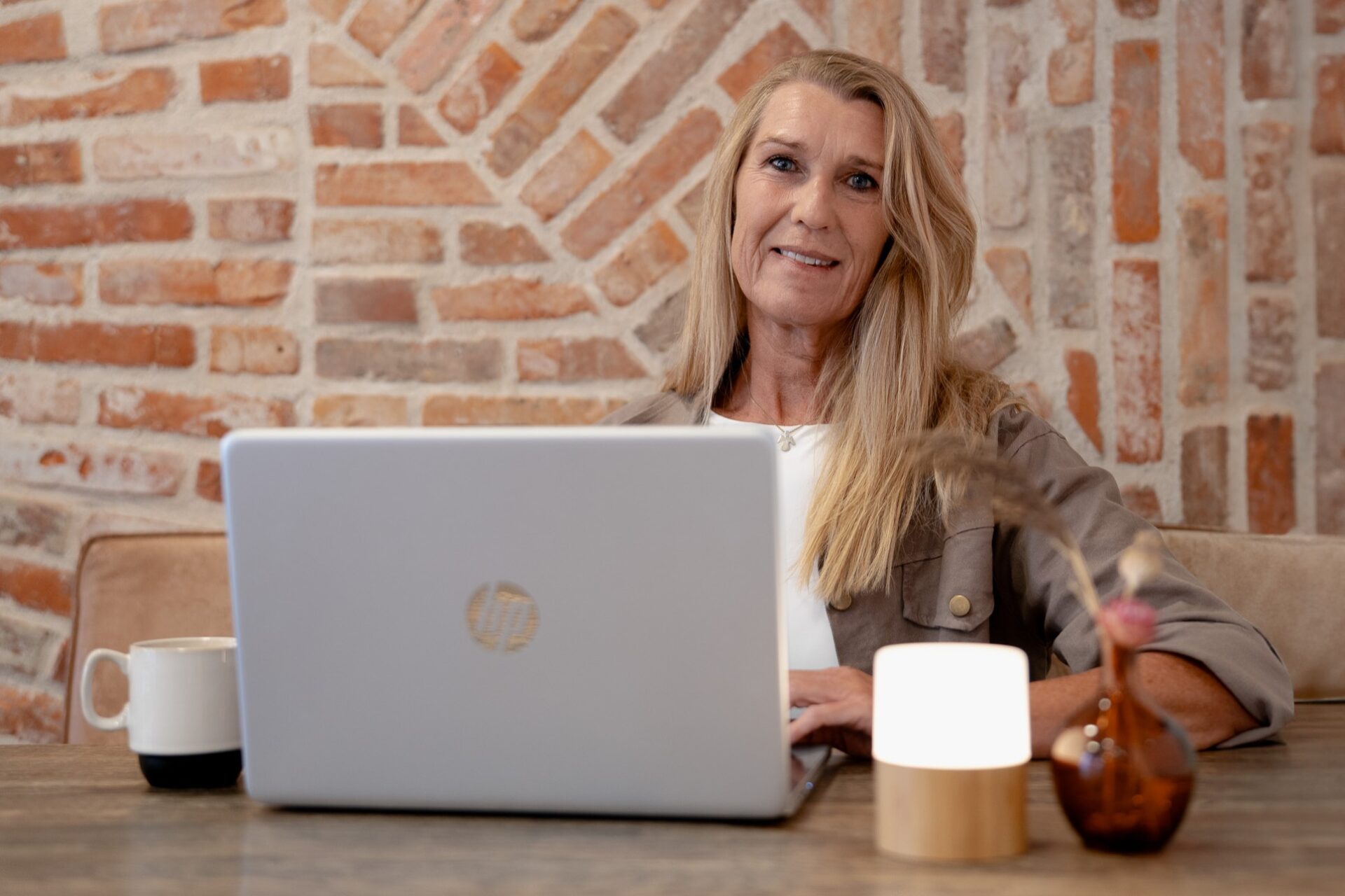 Mentaltræner Helene Hansen arbejder med mindset og mentale værktøjer, der hjælper mennesker til mere ro, balance og overskud i hverdagen.