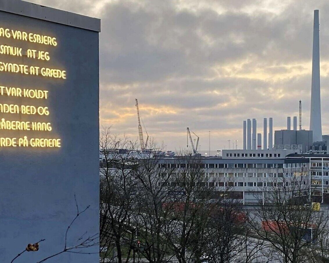 Ørsteds skorsten set fra den nye bypark. Foto: Johnny Tauman.