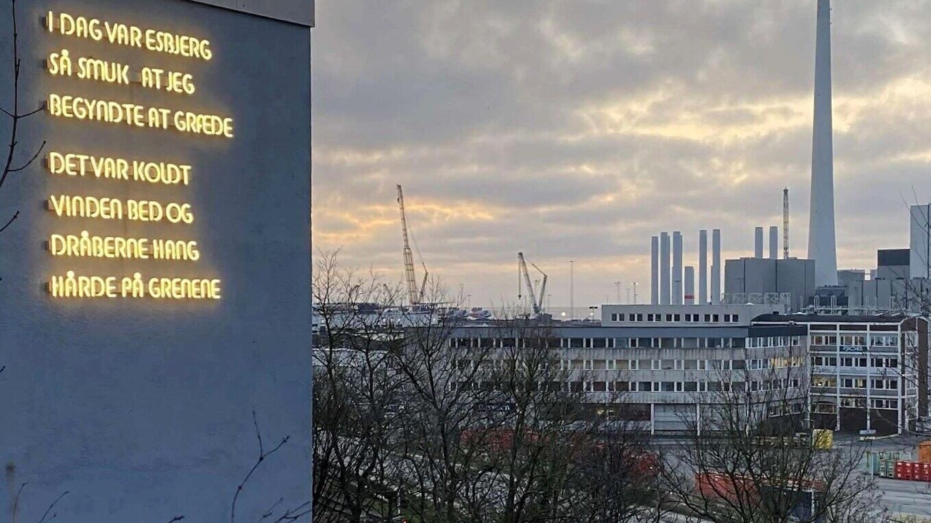 Ørsteds skorsten set fra den nye bypark. Foto: Johnny Tauman.