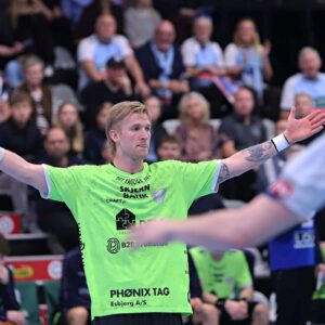 Elvar Asgeirsson med en af sine karismatiske markeringer til dommerne