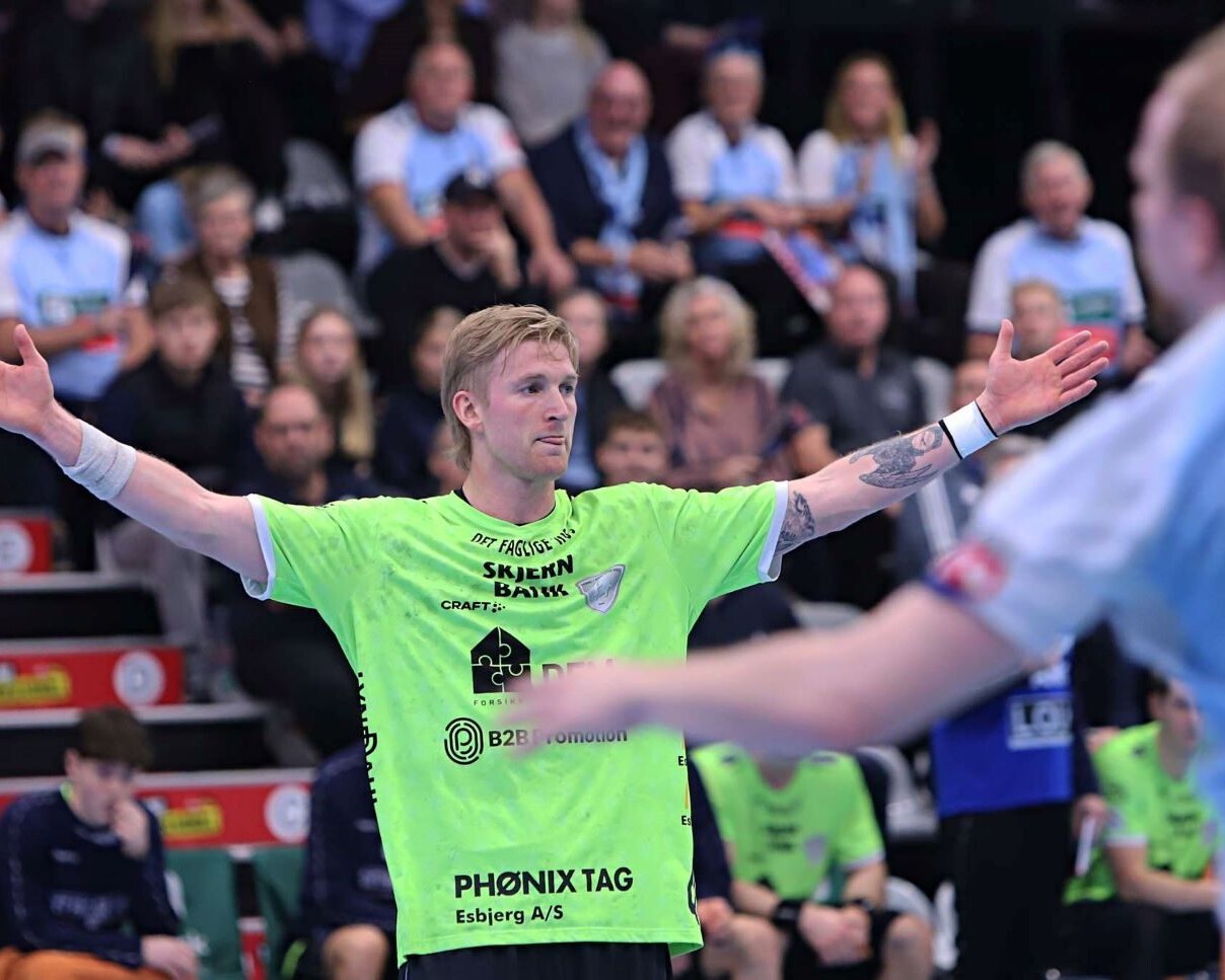 Elvar Asgeirsson med en af sine karismatiske markeringer til dommerne