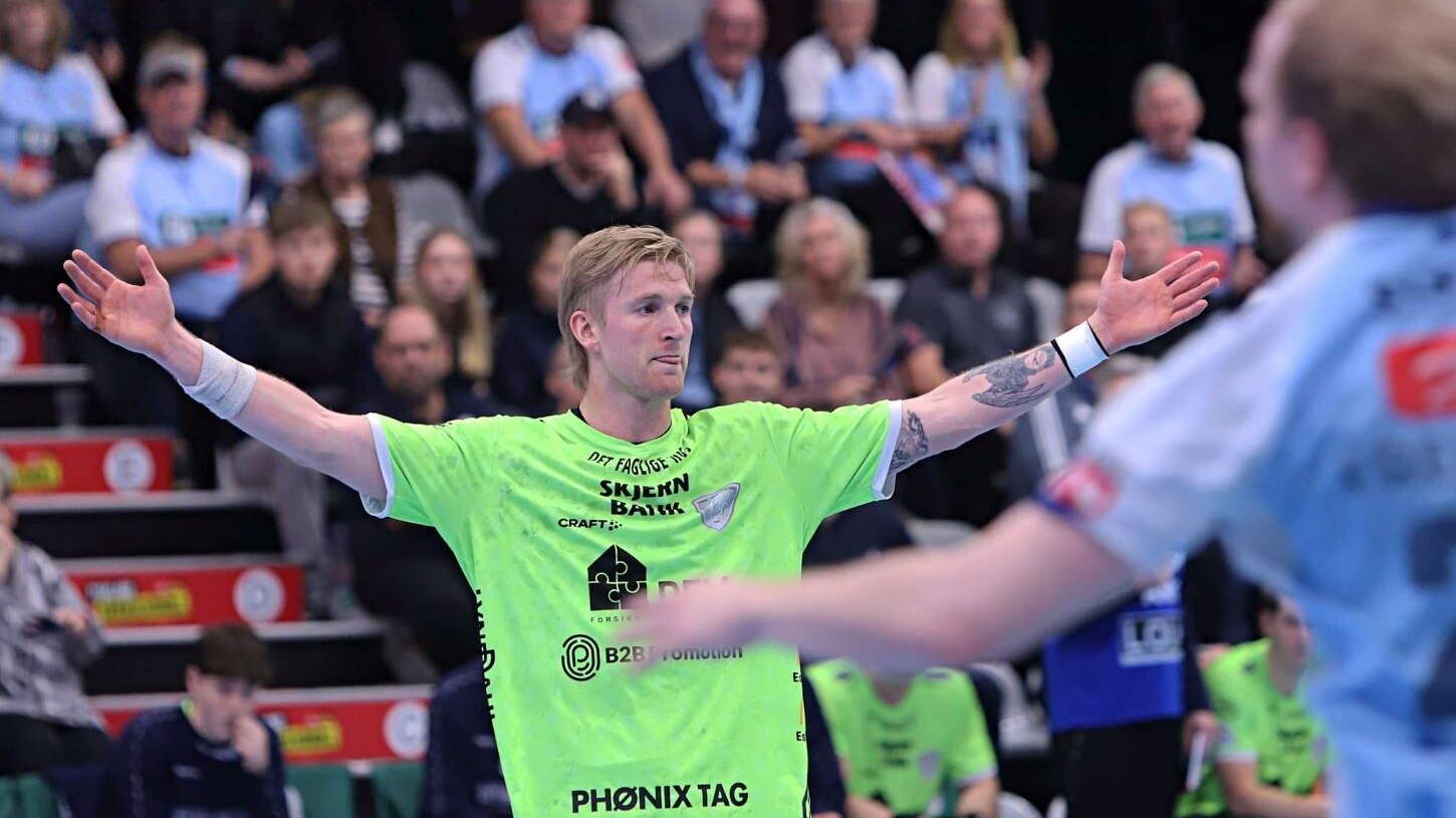 Elvar Asgeirsson med en af sine karismatiske markeringer til dommerne