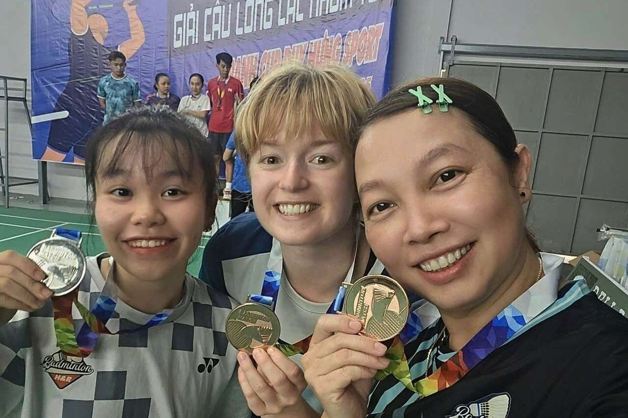 Karoline sammen med et stærkt Team i Vietnam