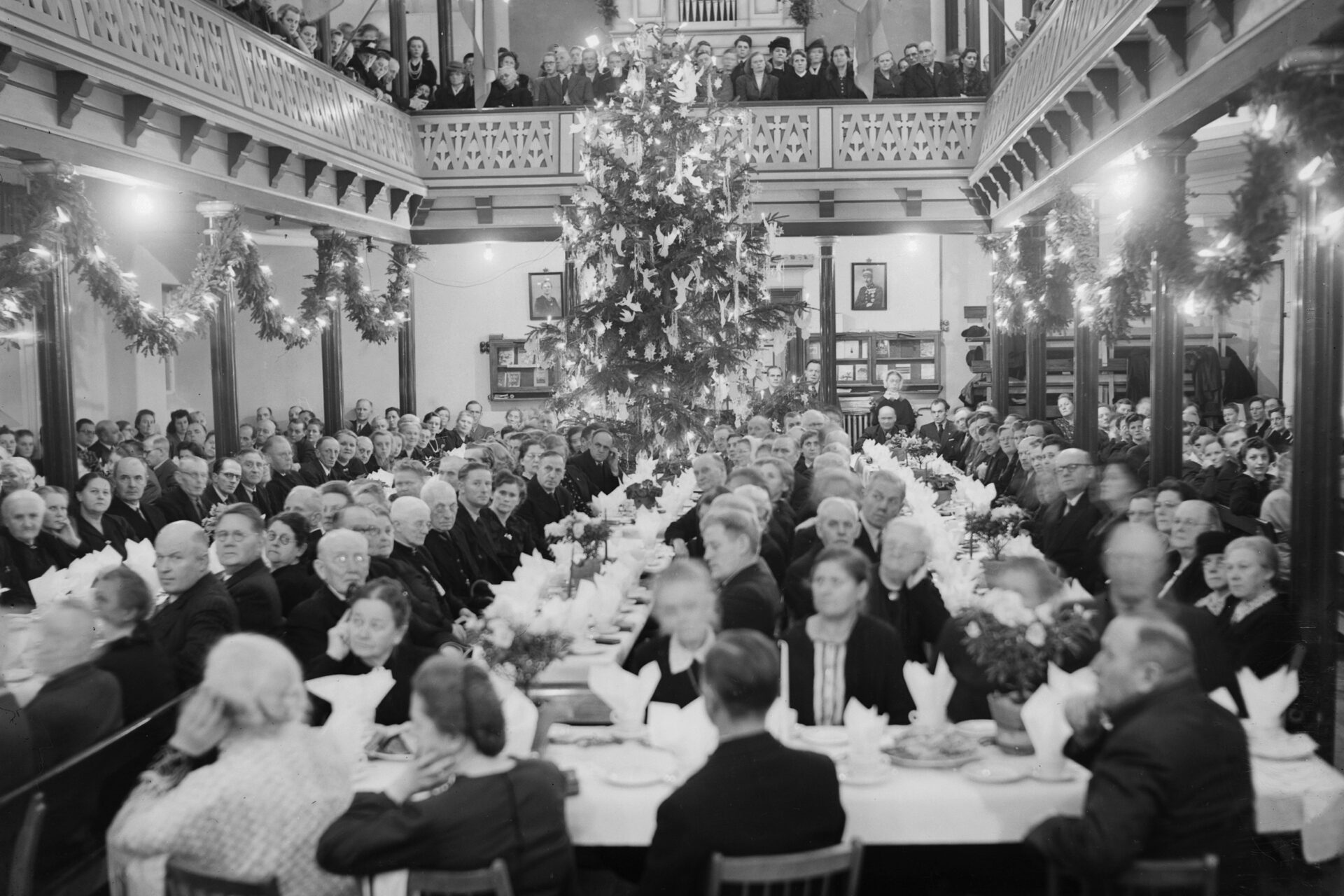 Paul Bølling var blandt andet fotografen bag dette billede fra julefesten i Missionshuset Bethania i 1947. Foto: Esbjerg Byhistoriske Arkiv.