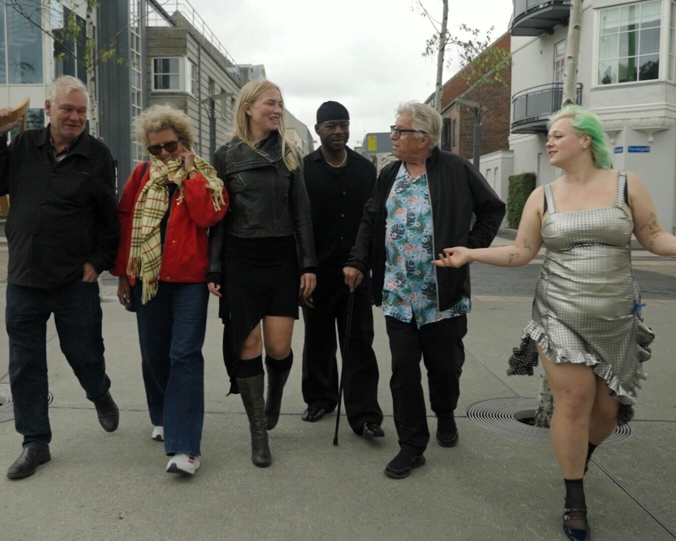 De seks kunstnere under optagelserne tidligere på året. Foto: Eddy Media.