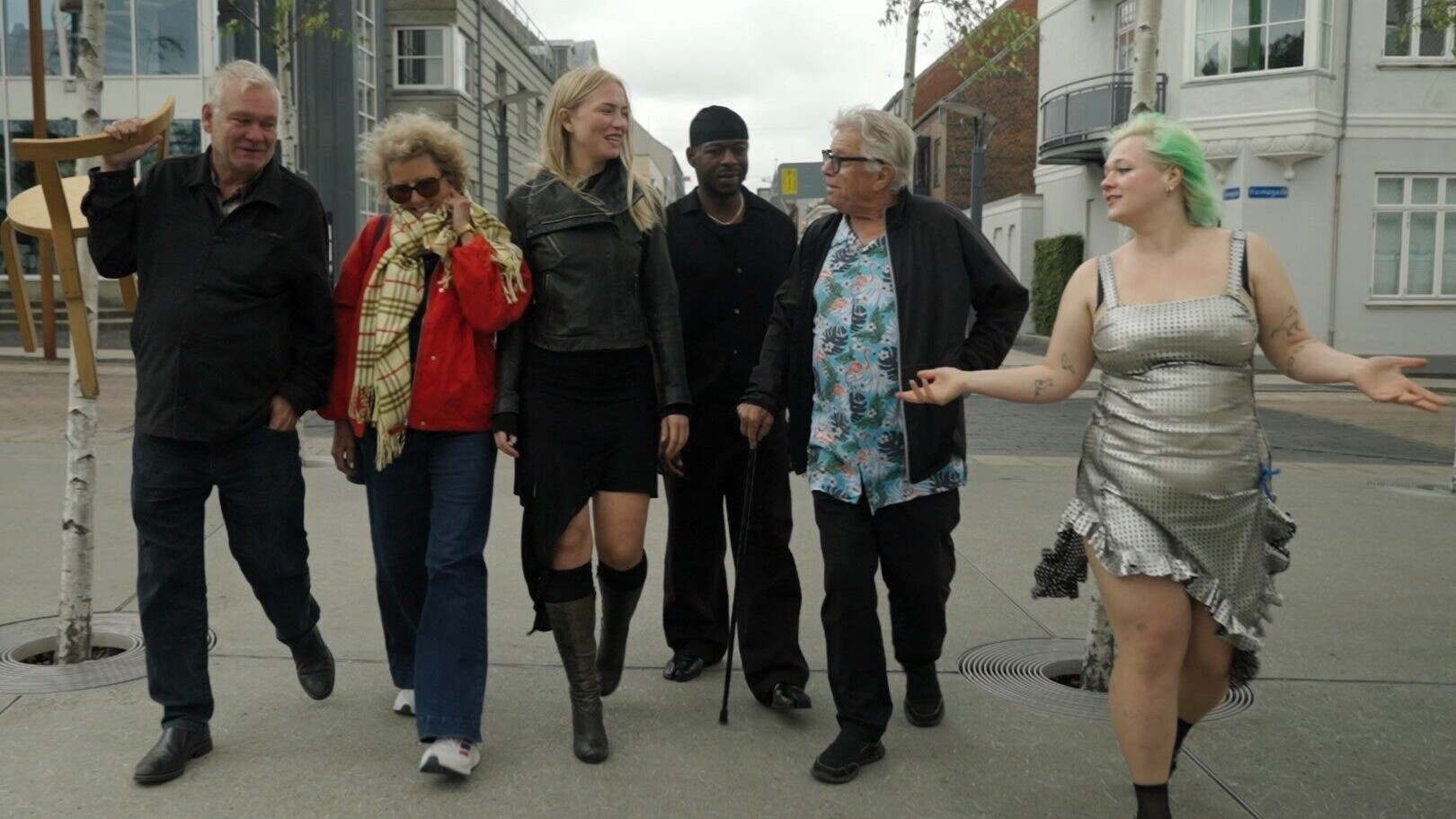 De seks kunstnere under optagelserne tidligere på året. Foto: Eddy Media.