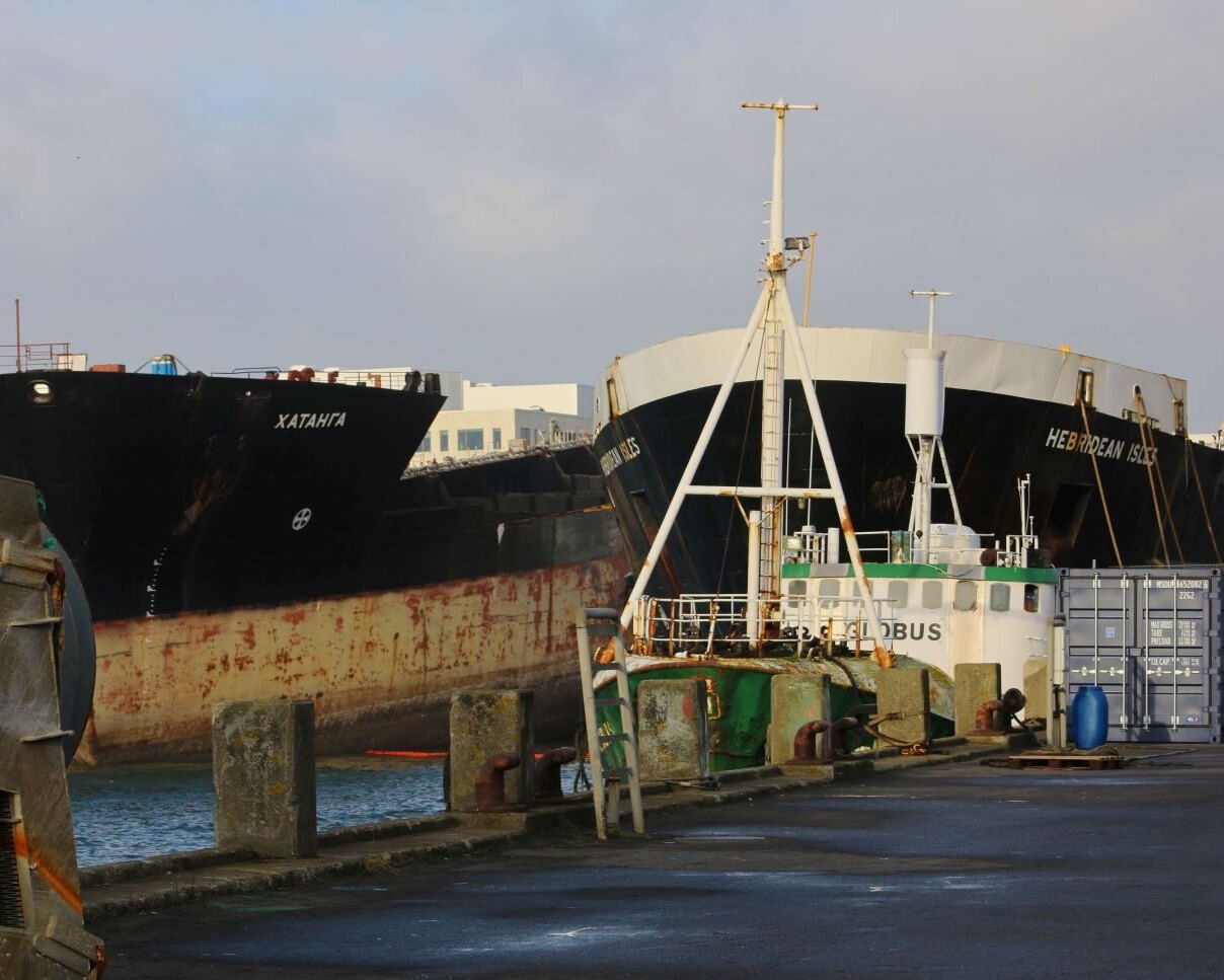 De to skibe til ophugning hos Smedegården. Foto: Johnny Tauman.