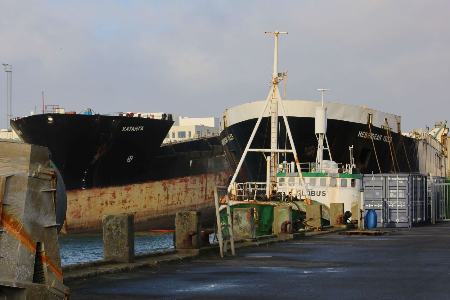 De to skibe til ophugning hos Smedegården. Foto: Johnny Tauman.
