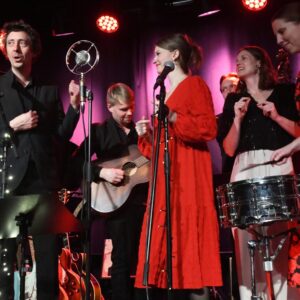 Swinging Sisters på Endrupholm. Fra venstre: Casper Mikkelsen, Bo Møller Petersen, Janne Hagen Therkildsen, Niels Kvist, Inger Juhl Jensen og Signe Juhl Jensen. Foto: Peter Langwithz Smith.