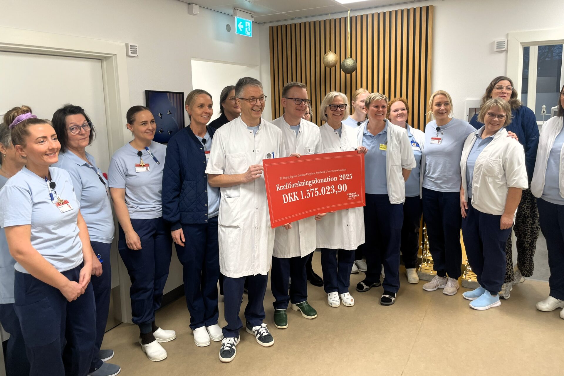 Overlæge og professor Frede Donskov modtog torsdag en donation på 1.575.023,90 kroner fra Esbjerg Knækker Cancer til lokal kræftforskning på Esbjerg og Grindsted Sygehus. Foto: Privat.