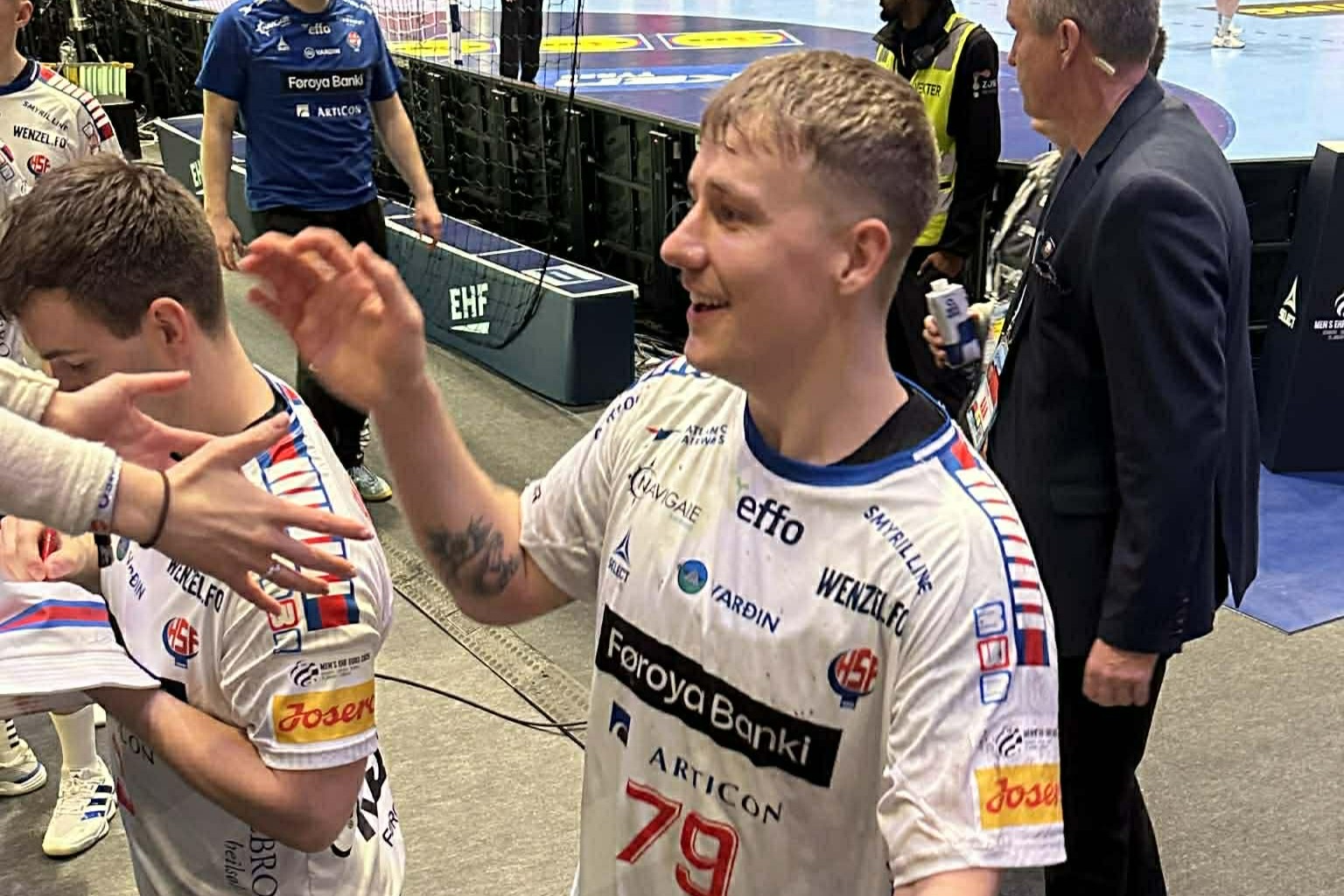 Teis Horn Rasmussen glæder sig over landsholdets succes. Der har været kæmpe opbakning hjemme fra Færøerne i Oslo. Privatfoto.