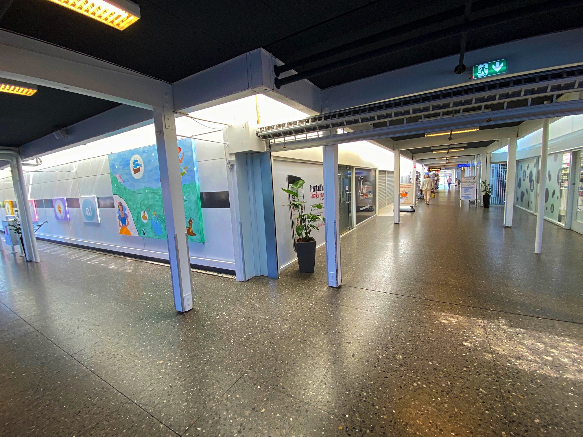 Indgang til blok M - både Kvickly og Bog & Idé har været i hjørnebutikken. Foto: Johnny Tauman.