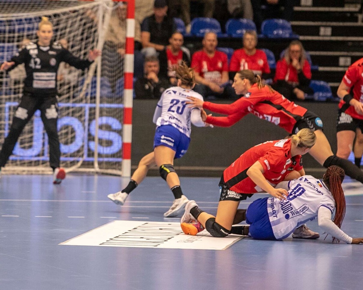 Der er et hullet forsvar med fri skudchance. Foto: Johnny Tauman.