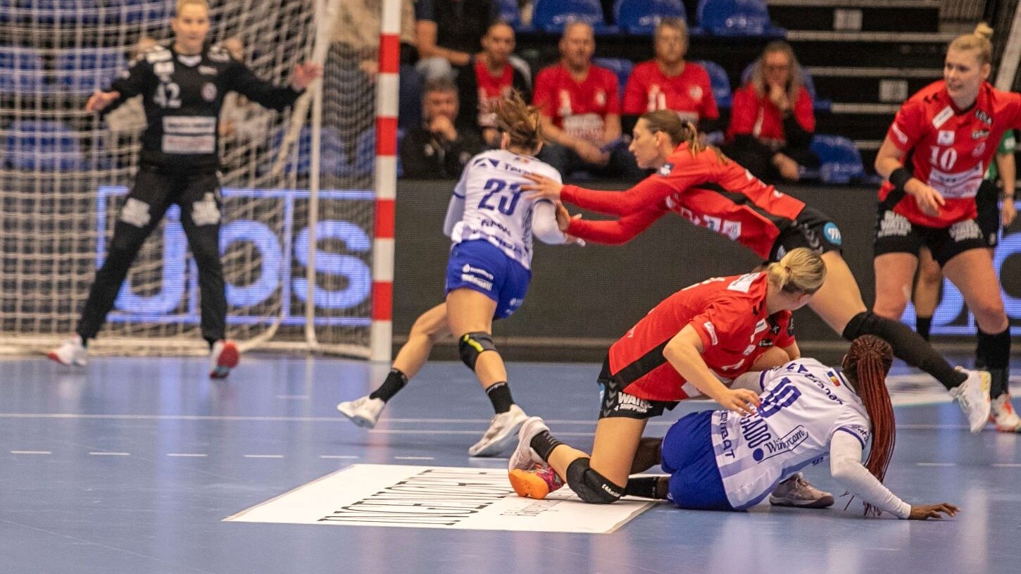 Der er et hullet forsvar med fri skudchance. Foto: Johnny Tauman.