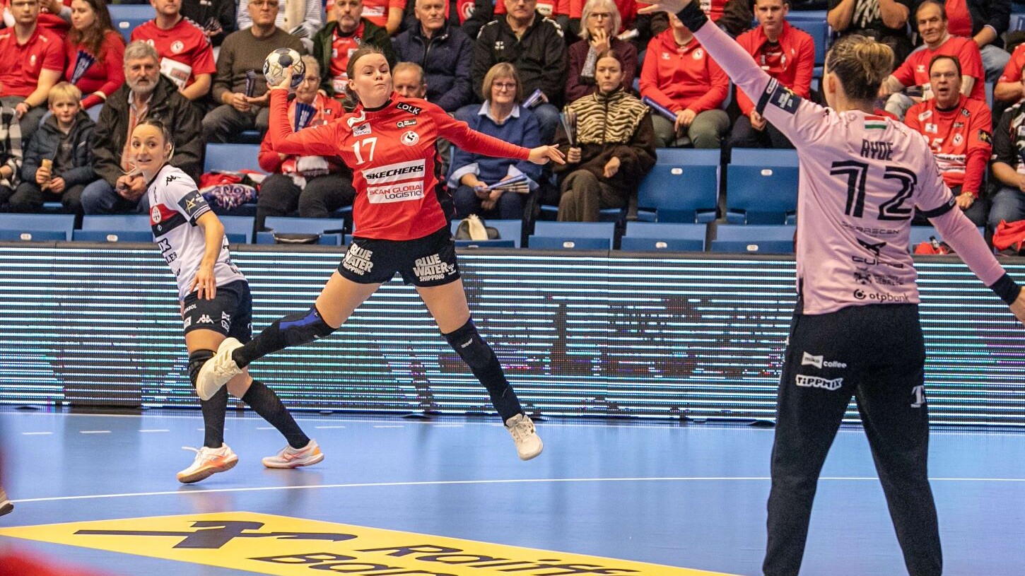 Elin Hansson har igen fuld springkraft - her i sidste CL-kamp. Arkivfoto: Johnny Tauman.
