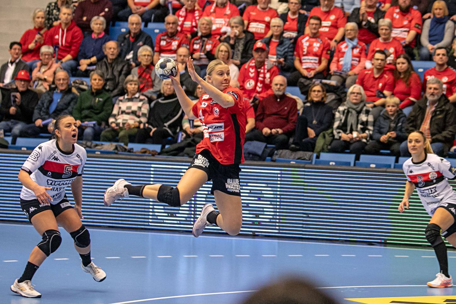 Michala Møller skylder en god kamp mod let modstander - er det Viborg HK lørdag? Arkivfoto: Johnny Tauman.