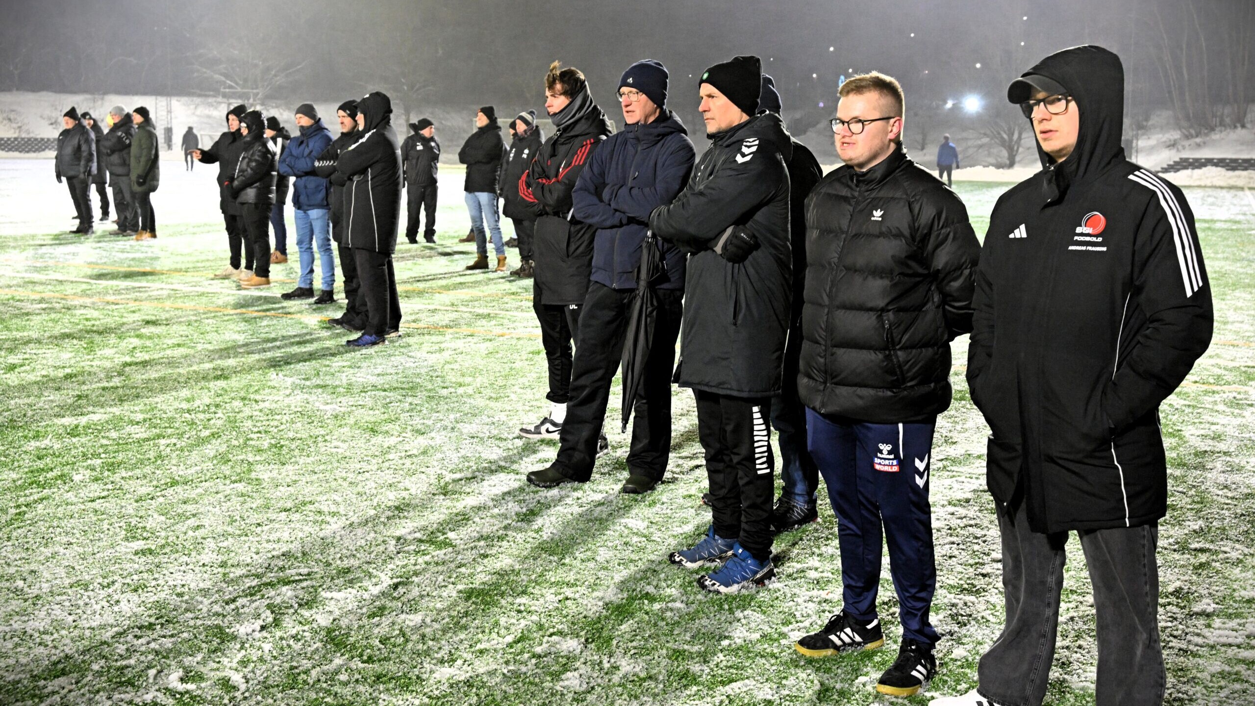 Der var både teori og praksis på programmet, da Jakob Poulsen kom med inspiration ved årets første trænerseminar. Foto: DBU Jylland.