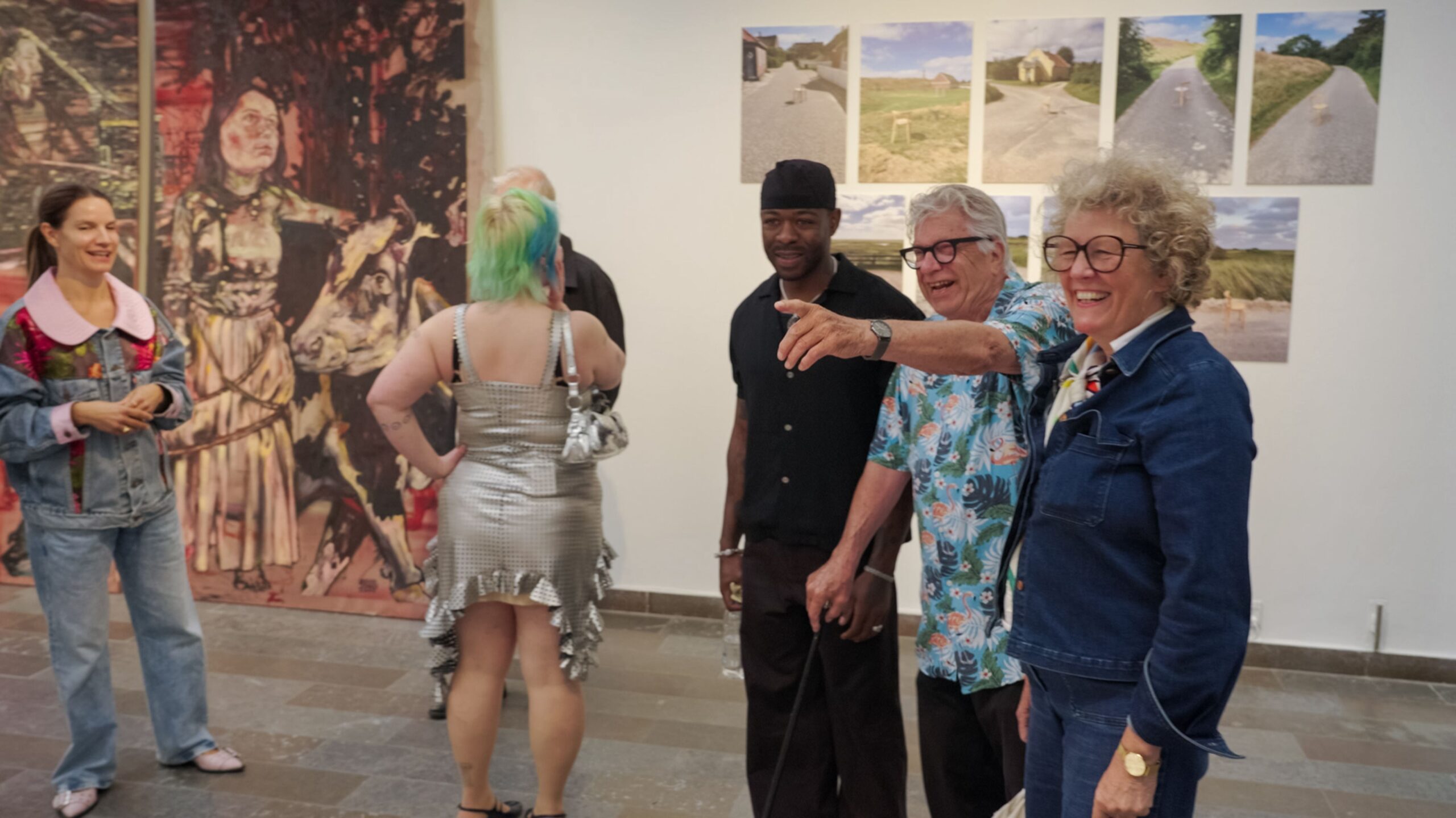 Udstillingen på Esbjerg Kunstmuseum skulle til ære for optagelserne sættes op og pilles ned - for nu igen at skulle sættes op. Foto: Eddy Media/DR.