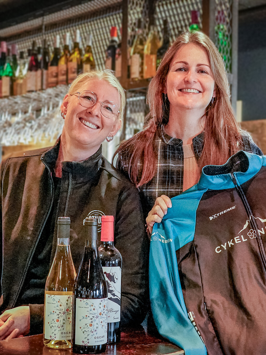 Nanna Abildgaard (tv) og Karina Vagner Rasmussen håber, at mange har lyst til en glad aften i en god sags tjeneste. Foto: Fjodor Pedersen.