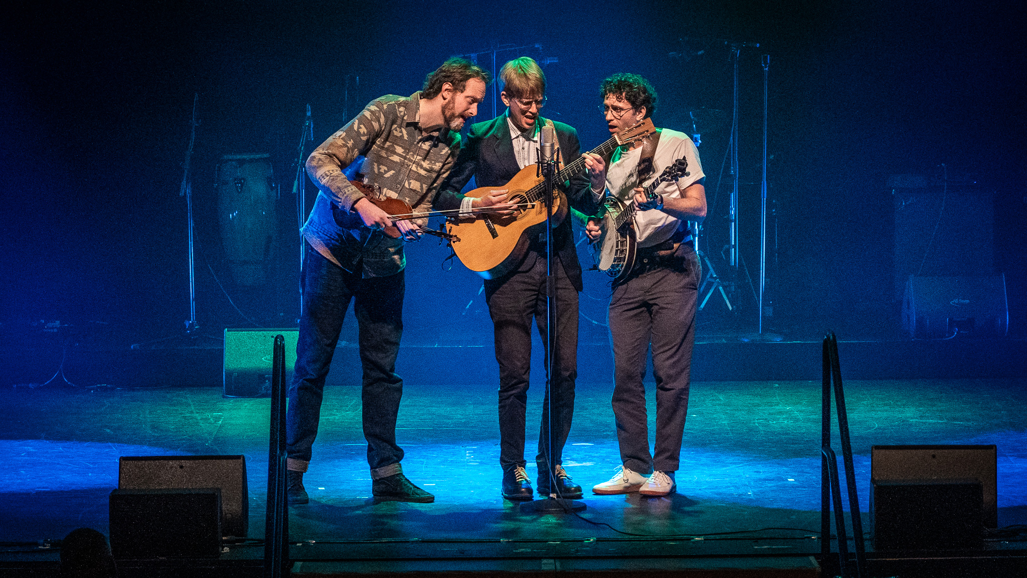 Idrætsfesten blev så fint brugt til at rette opmærksomheden mod weekendens Folk & Fæstival - her er det trioen Twang, der var i Musikhuset med en lille appetitvækker. Foto: Fjodor Pedersen.