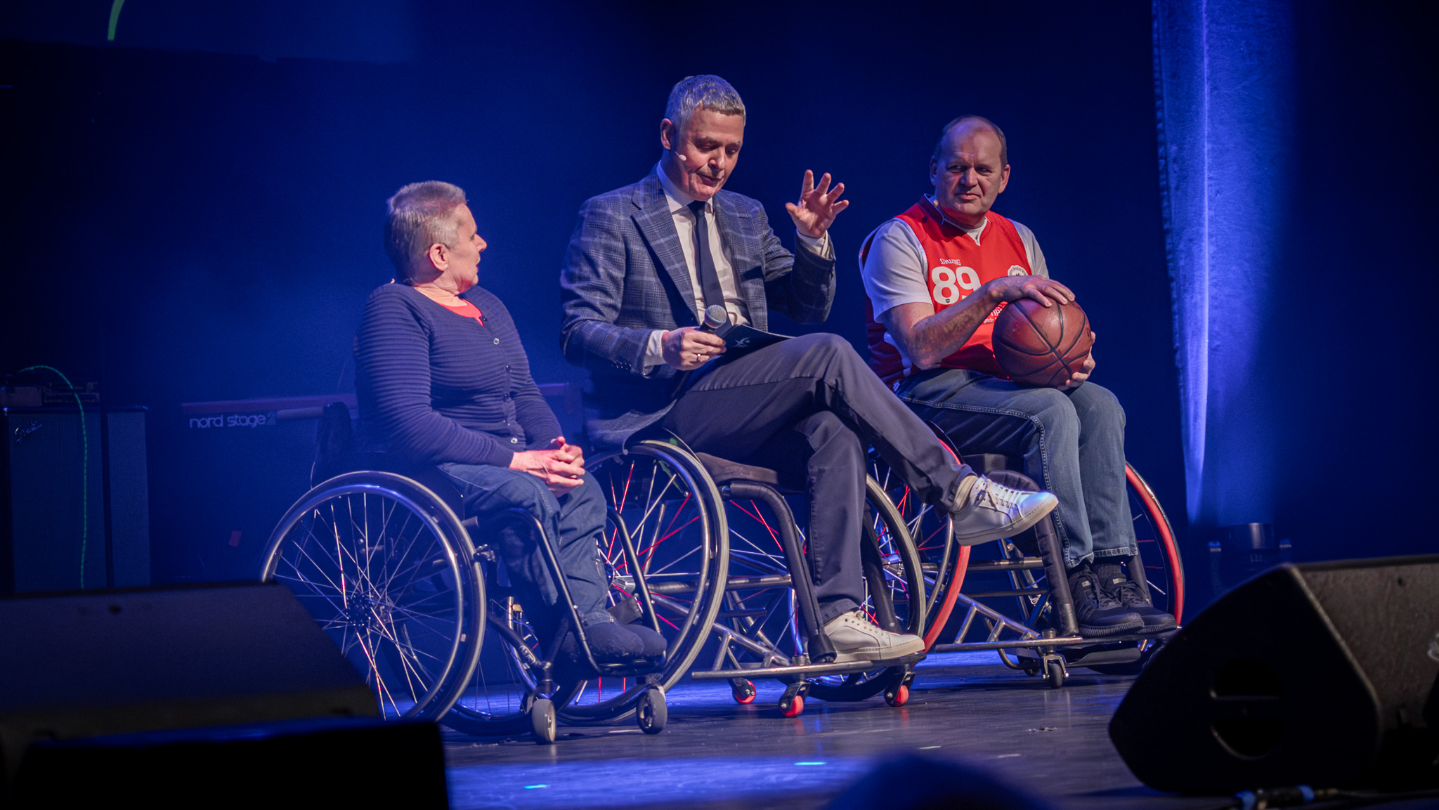 Generelt var den tidligere Radio Victor-vært flere gange på slap line. Her i et forsøg på at spille kørestolsbasket med Esbjerg Sitting Bulls. Foto: Fjodor Pedersen.