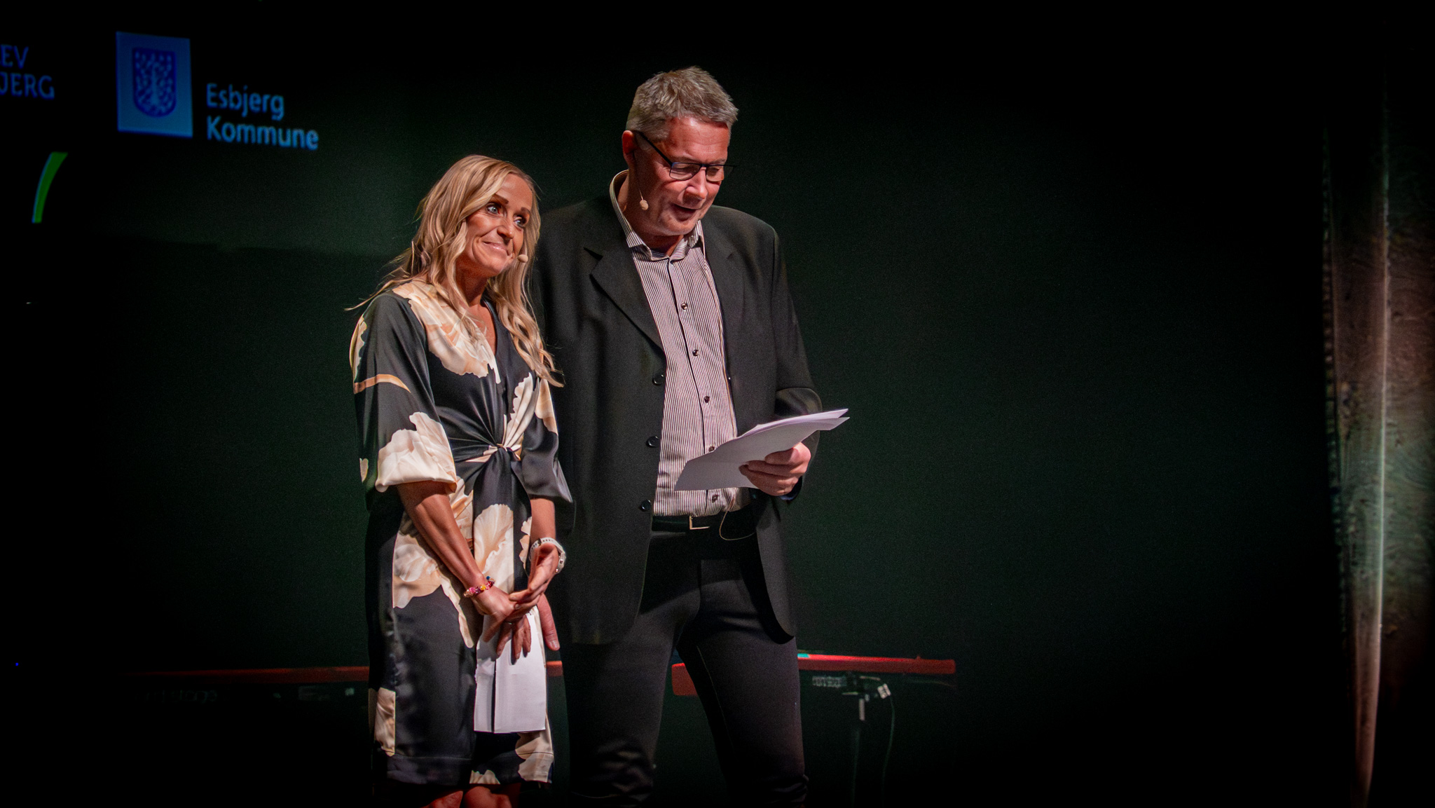 Camilla Pedersen og JydskeVestkystens sportsjournalist Chris U. Pedersen argumenterede for, hvorfor Andreas Andreasen skulle i Hall of Fame. Thomas Kristensen til venstre. Foto: Fjodor Pedersen.