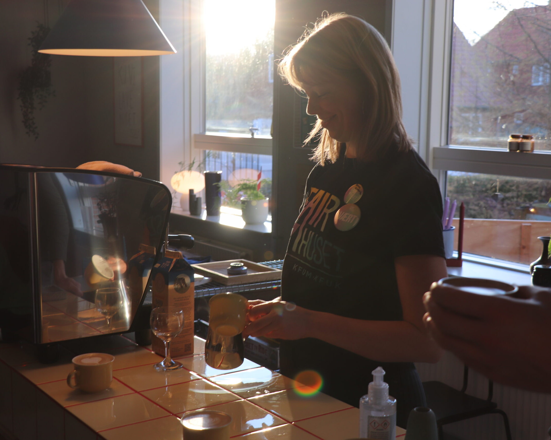 Mini baristakursus er blandt aktiviteterne, når Fairhuset deltager i ESE-festivalen – her med fokus på kaffe og håndværk. Foto: Fairhuset.