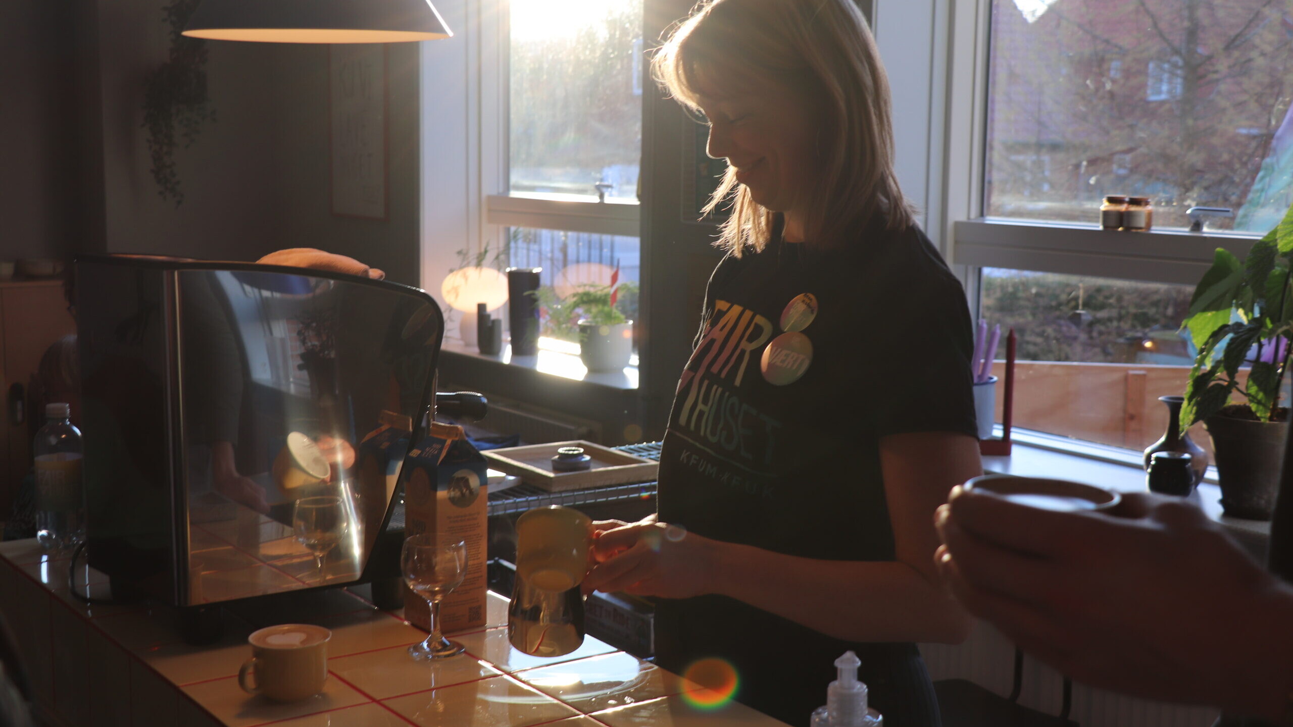 Mini baristakursus er blandt aktiviteterne, når Fairhuset deltager i ESE-festivalen – her med fokus på kaffe og håndværk. Foto: Fairhuset.