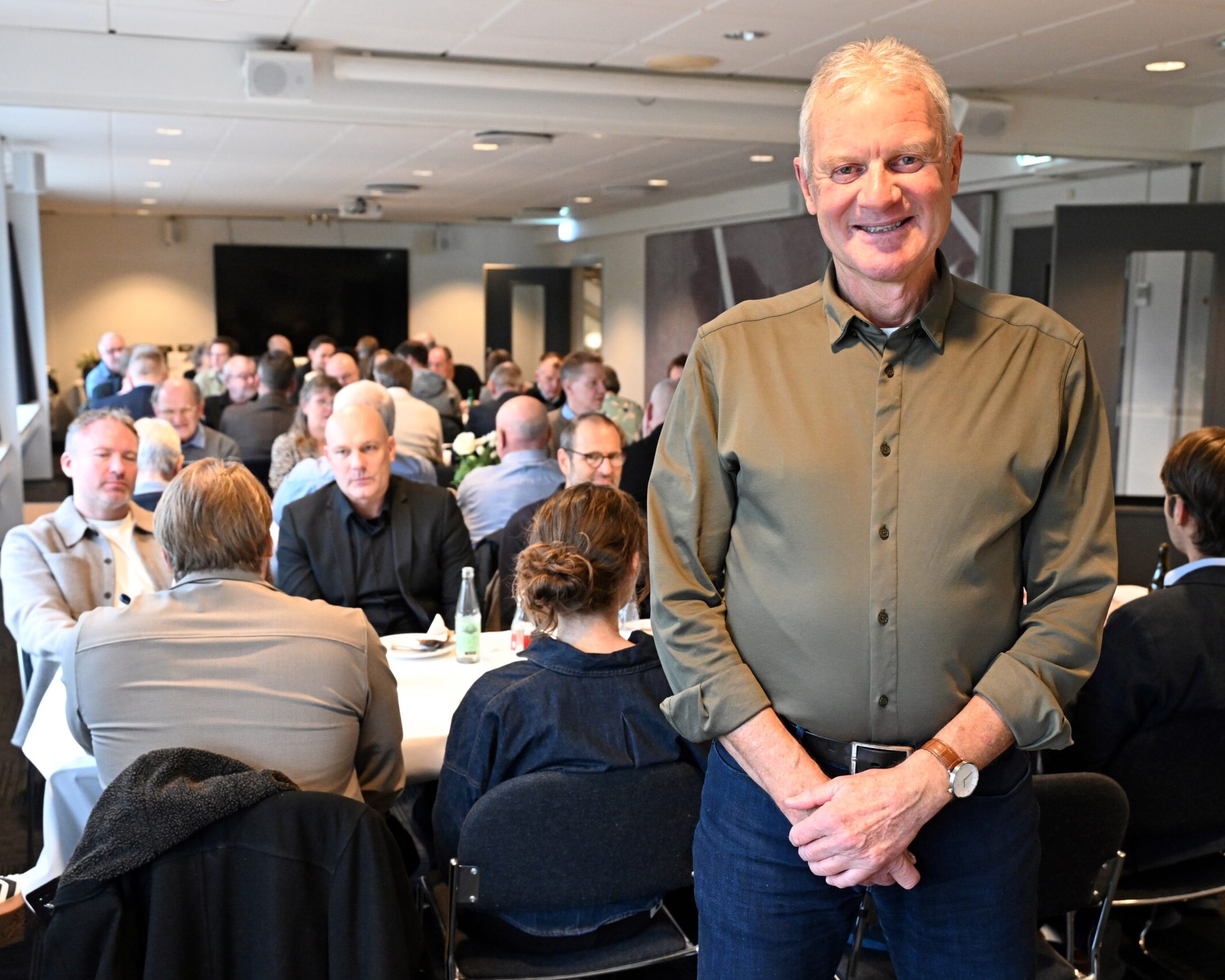 Der blev takket af med Svend Pedersen ved en intern reception hos DBU Jylland region 4 i Vejen, men han lægger ikke fodbolden helt på hylden. Pressefoto.