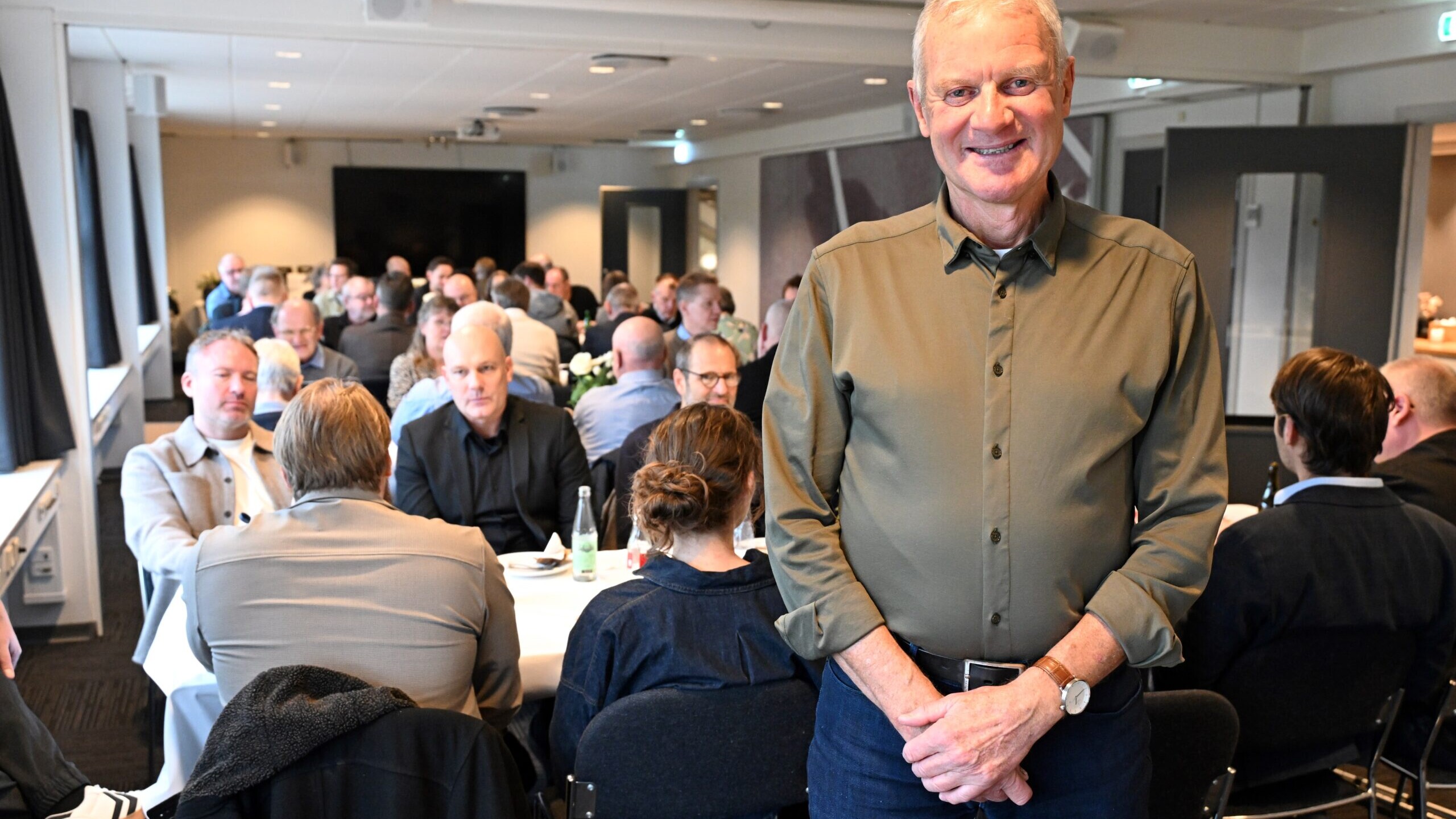 Der blev takket af med Svend Pedersen ved en intern reception hos DBU Jylland region 4 i Vejen, men han lægger ikke fodbolden helt på hylden. Pressefoto.