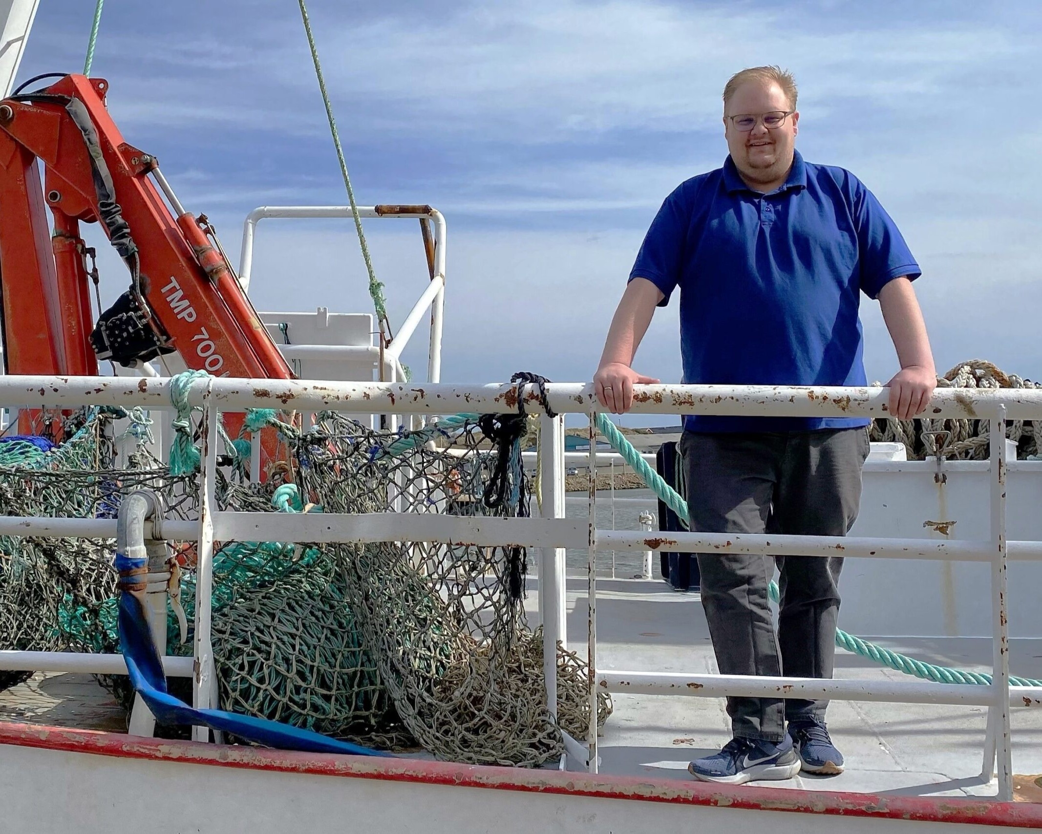 De nye flydebroer på Esbjerg Havn har forbedret både sikkerhed og arbejdsforhold for rejefiskerne, fremhæver fiskeriformand Thomas Rahbek Sloth. Pressefoto.
