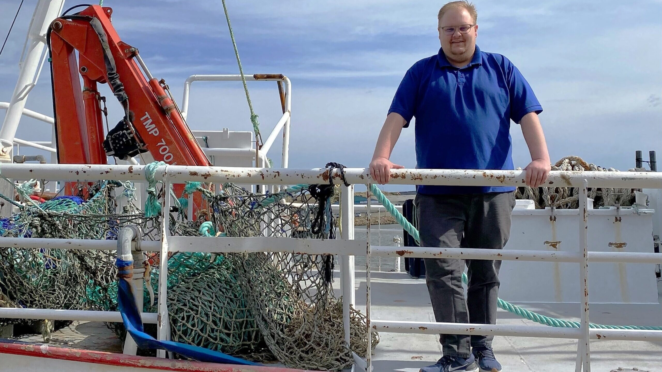 De nye flydebroer på Esbjerg Havn har forbedret både sikkerhed og arbejdsforhold for rejefiskerne, fremhæver fiskeriformand Thomas Rahbek Sloth. Pressefoto.