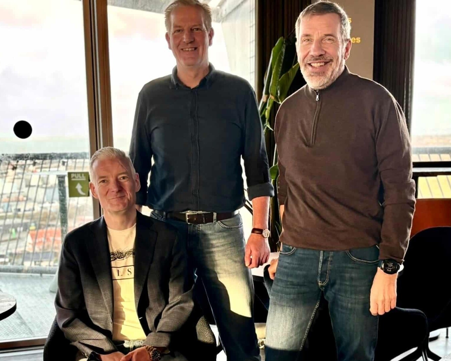 Bag den kommende gourmetaften står blandt andre disse tre ildsjæle: Jakob Lund, Søren Reis – holdkaptajn på Cykelnerven Vestjylland – og Ole Hagensen, mangeårig rytter på Cykelnerven Vestjylland. Privatfoto.