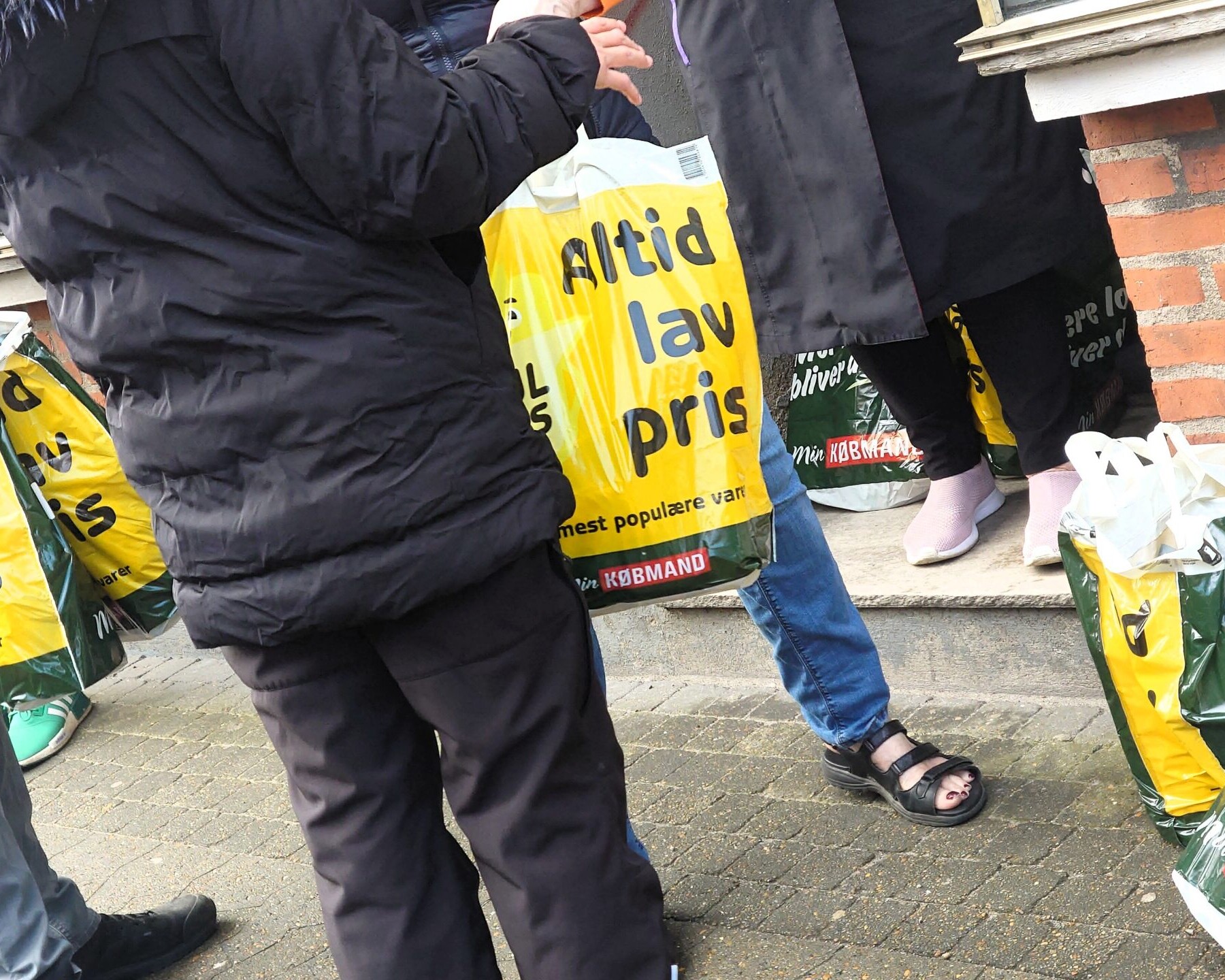 Onsdagspose-uddeling i Strandbygade. Arkivfoto: Fjodor Pedersen.