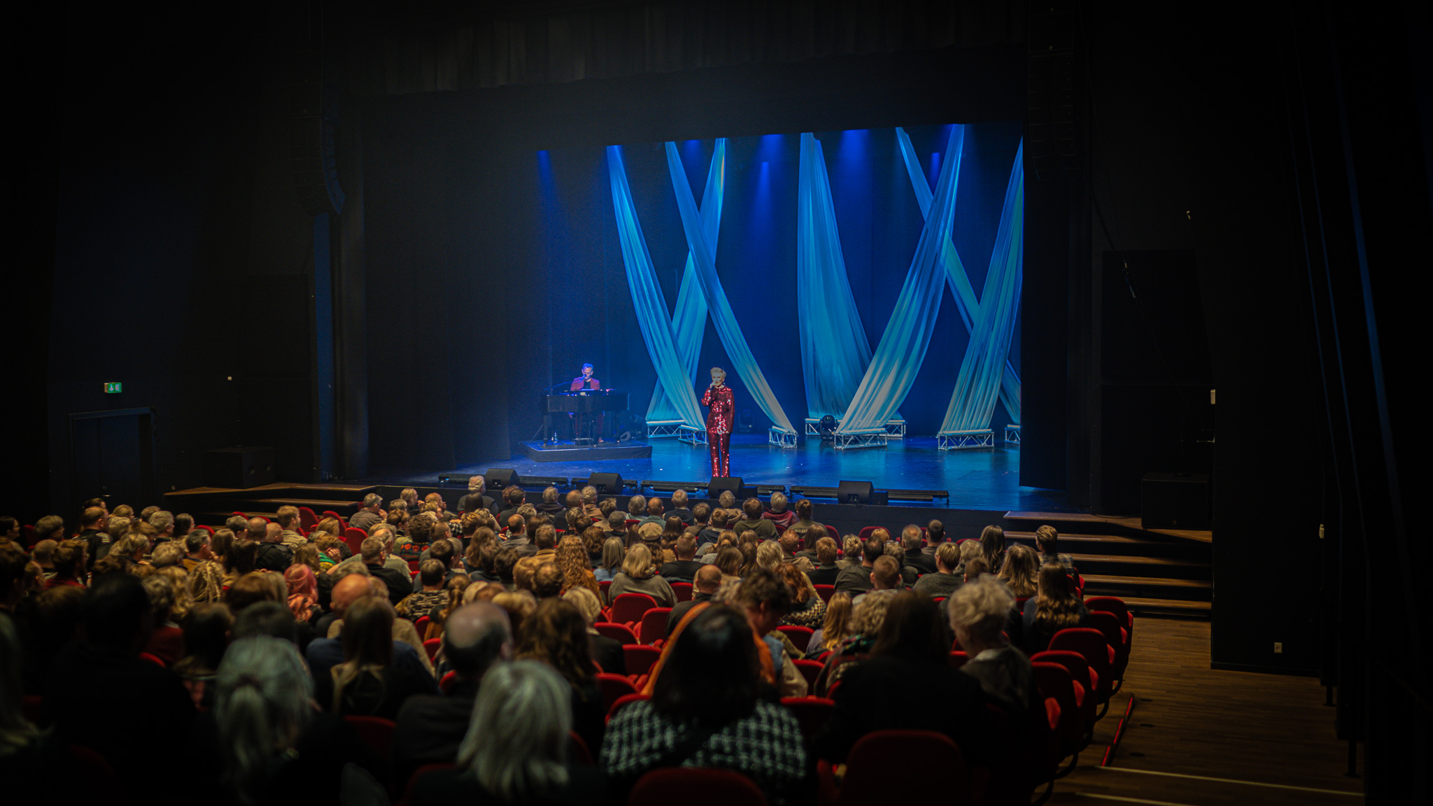 Fra årets forpremiere af EsbjergRevyen, 4. februar 2026. Foto: Fjodor Pedersen.
