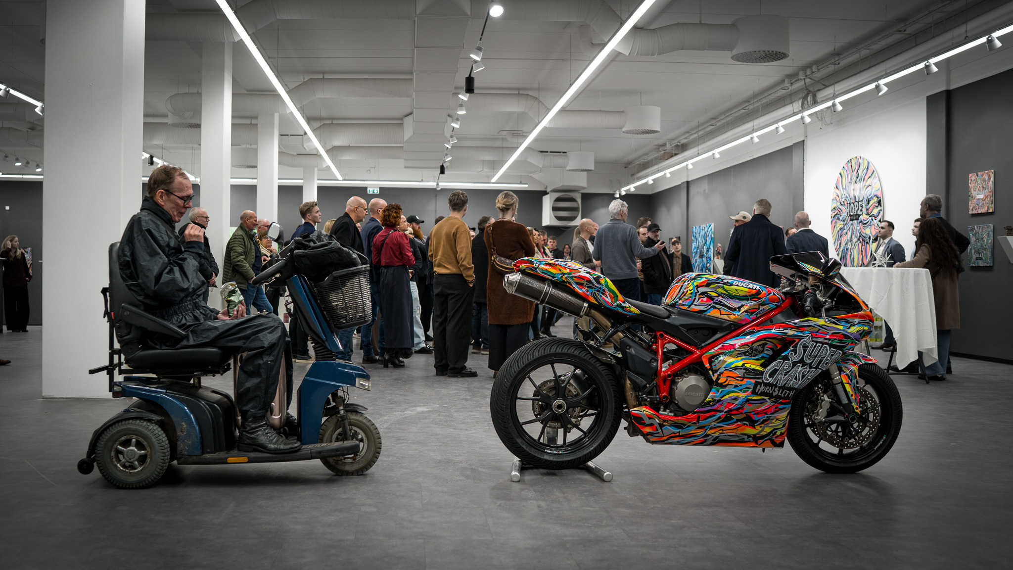 En af aftenens gæster var på elscooter. Foto: Fjodor Pedersen.