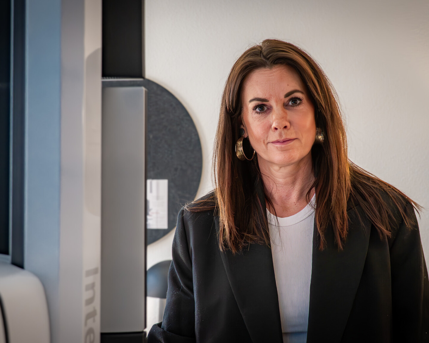 Claire Gillian McCullagh har åbnet DermaSkan i Esbjerg, hvor hun tilbyder systematisk hudscanning med fokus på tidlig opsporing af forandringer i modermærker. Foto: Fjodor Pedersen.
