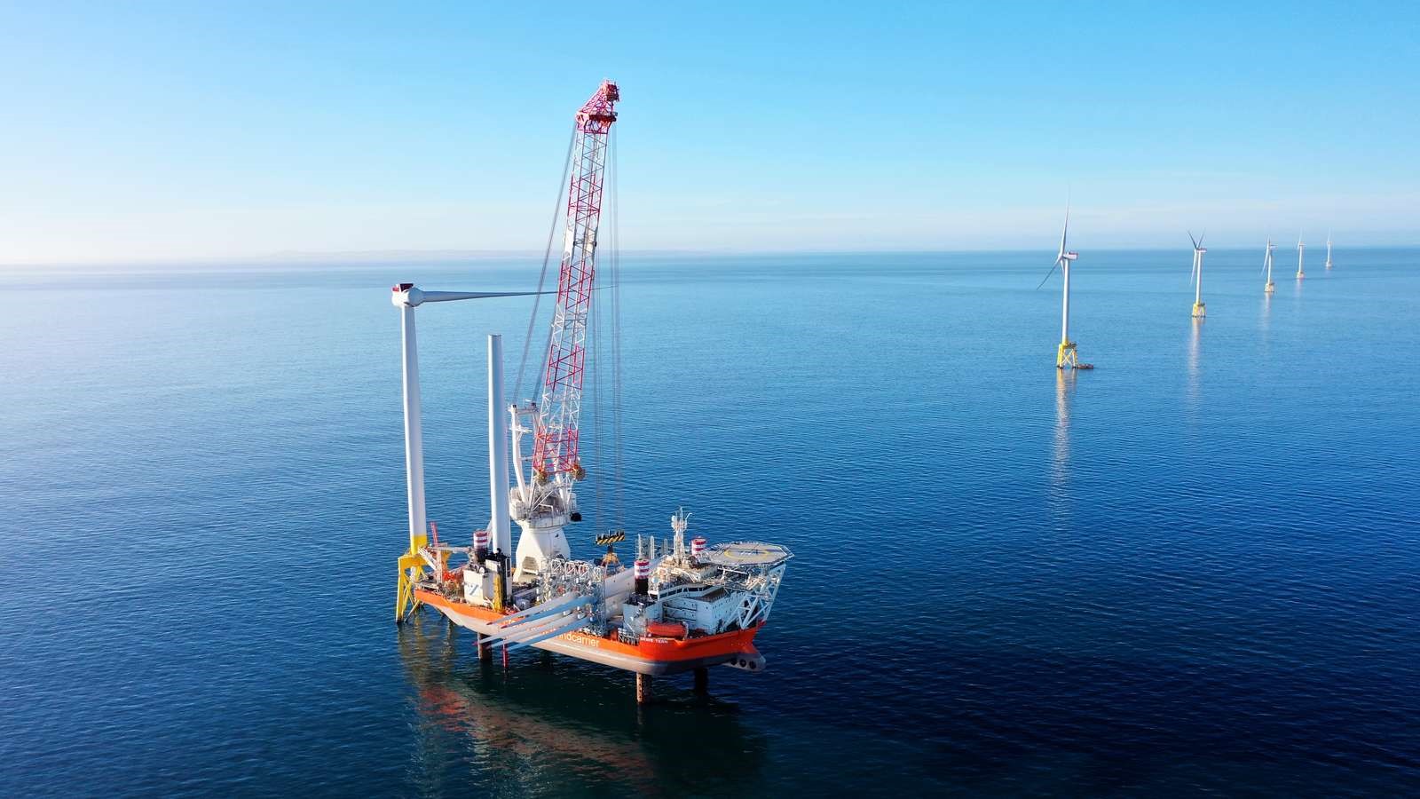 Bemærk vindmøllevingerne, der ligger på tværs. Foto: Johan Rasmussen.